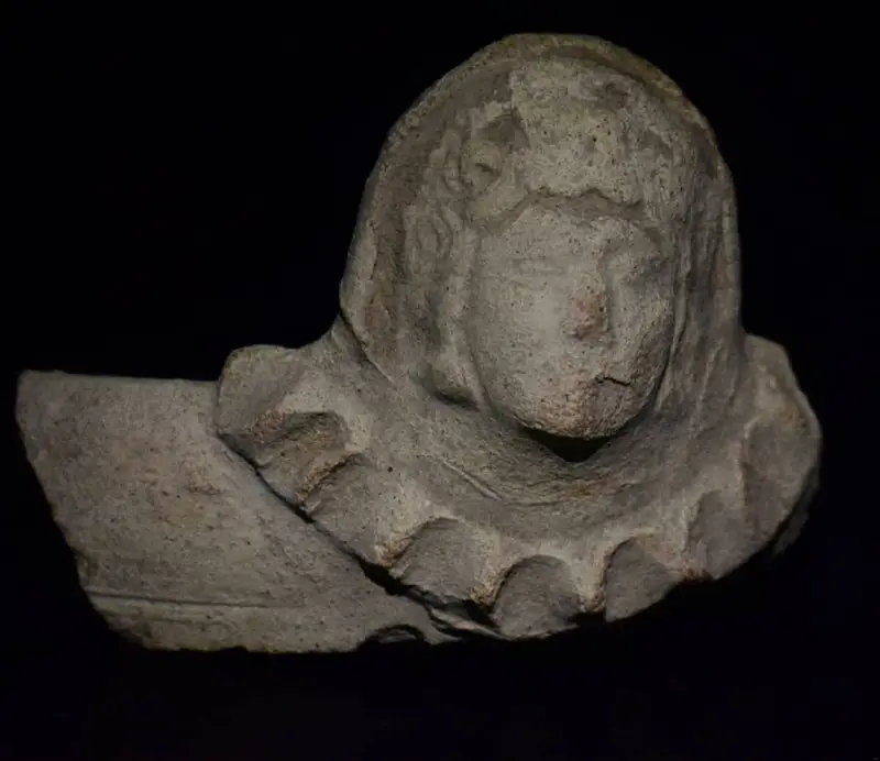 A vessel rim with a sculpted figure